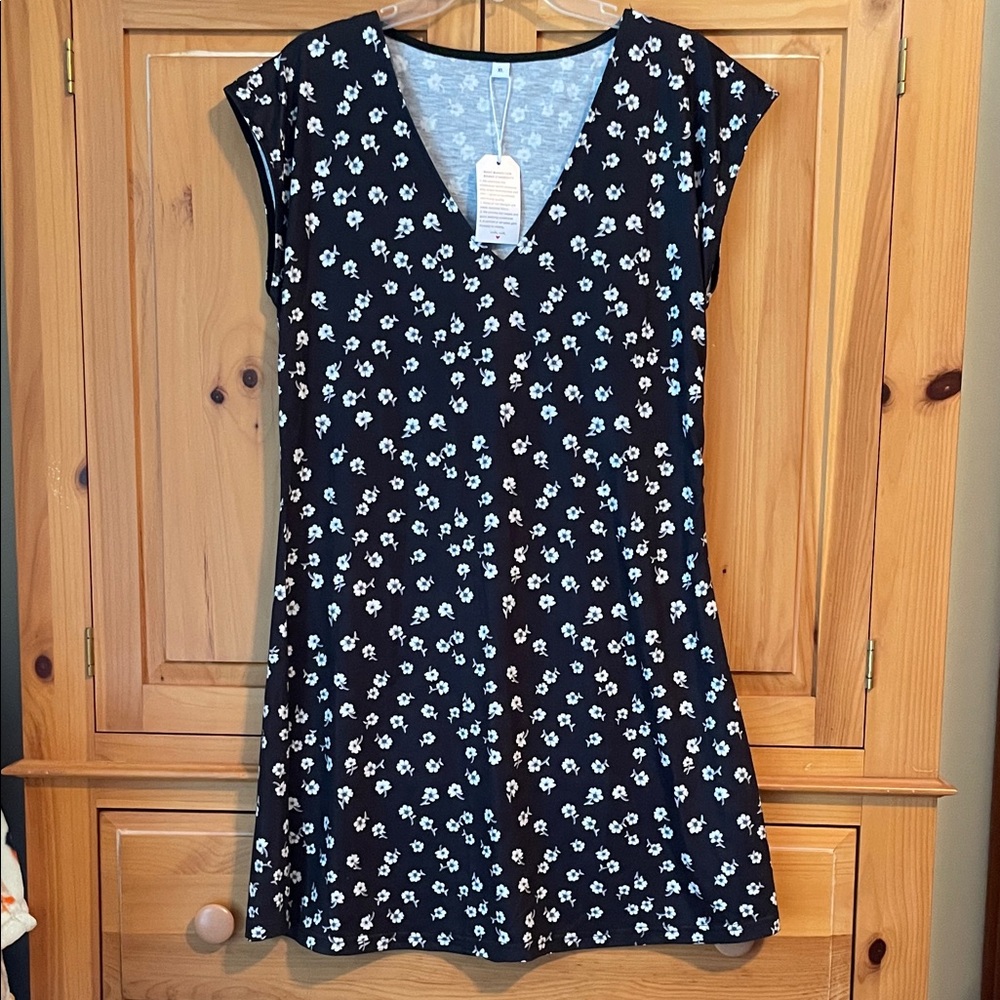 NWT Floral V-Neck Dress
